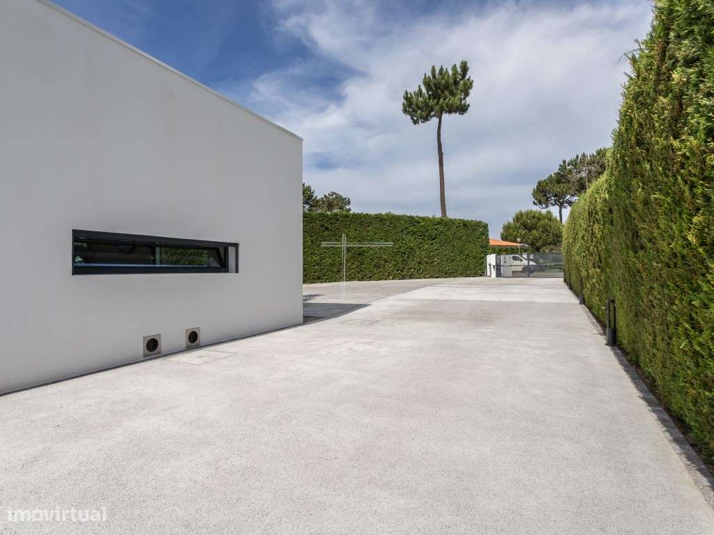 Moradia isolada T4, arquitetura contemporânea com garagem e piscina...-48