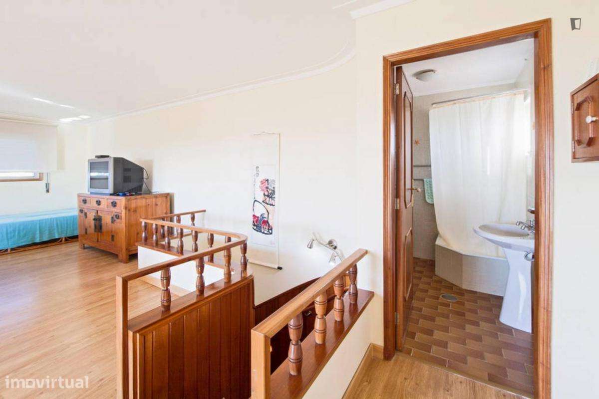 Quarto - localizado em Vila nova de gaia - Grande imagem: 5/14