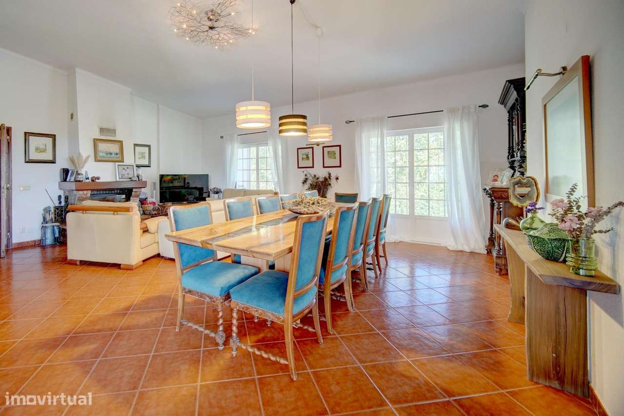 Quinta com Casa Tradicional com Piscina e Terreno de 8.800 m²-14