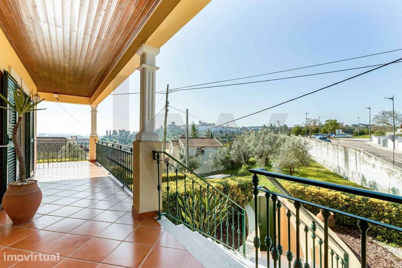 Moradia T5 com Piscina e Vista Panorâmica – Centro de Tomar - Grande imagem: 2/39