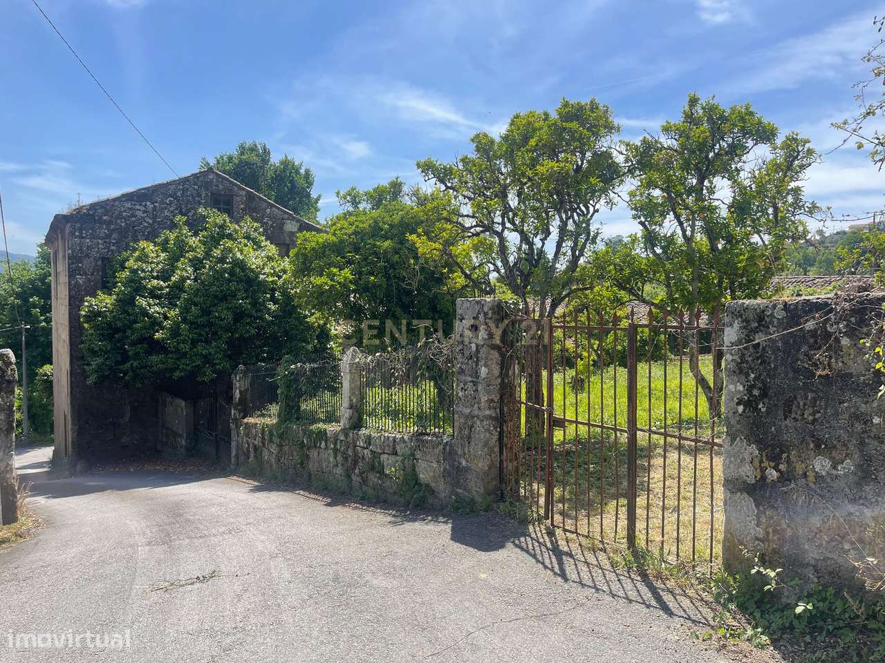 Propriedade com 1,8 hectares de área urbana e 3,2 hectares de solo fér - Grande imagem: 5/42