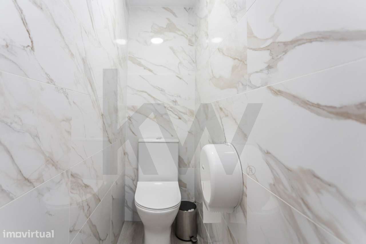 Espaço Comercial (Loja) no Centro de Corroios: Espaço Amplo, Remodelad-14