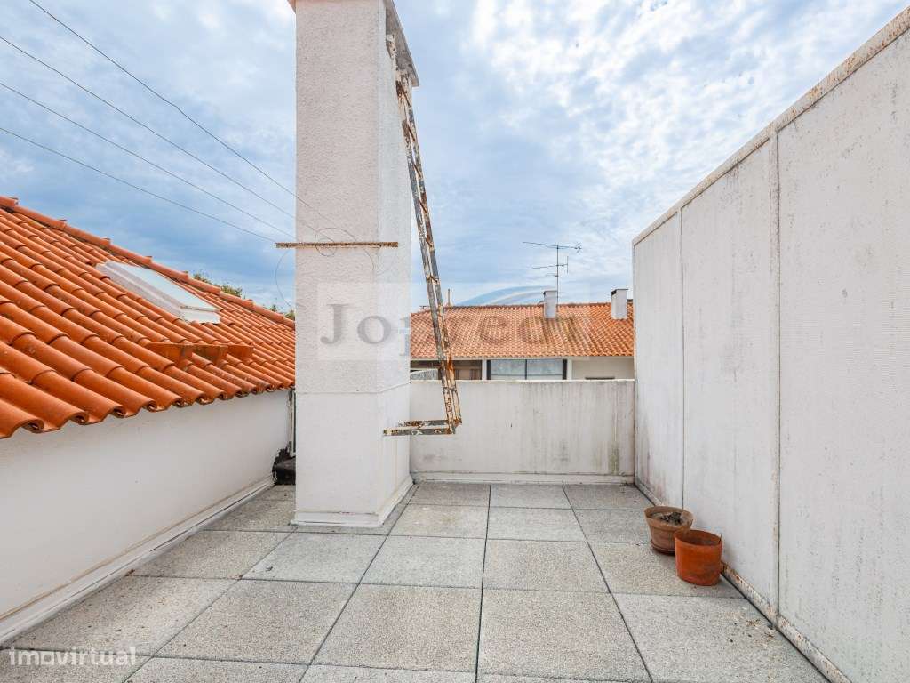 T2 + 5 Duplex Centro de Carcavelos-26