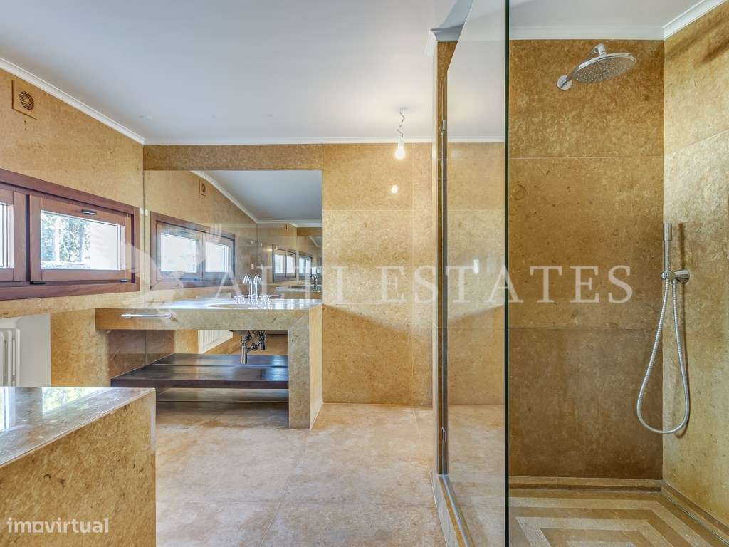 Deslumbrante moradia em zona nobre do Estoril-29