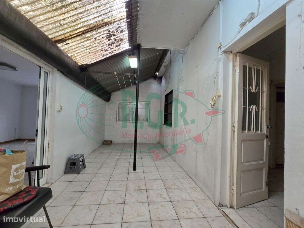 INVESTIMENTO - T5 Entrada Independente | Garagem | Peq. Quintal | C...-15