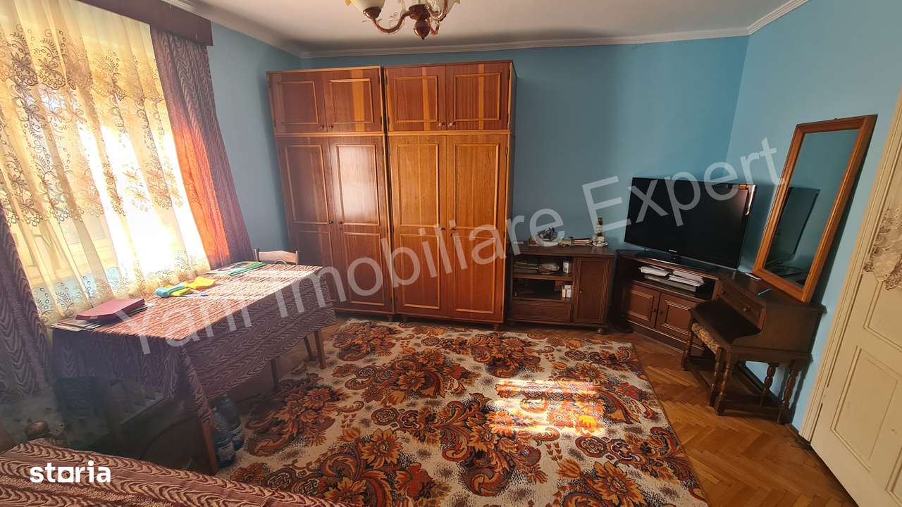 Casă de vânzare în Curtea de Argeș. - Imagine principală: 5/20