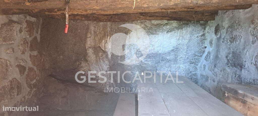 Quinta com vista rio Tâmega e duas moradias para recuperar-18