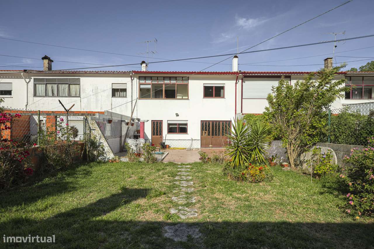 Oportunidade - Moradia T4 com anexos, garagem fechada e jardim-14