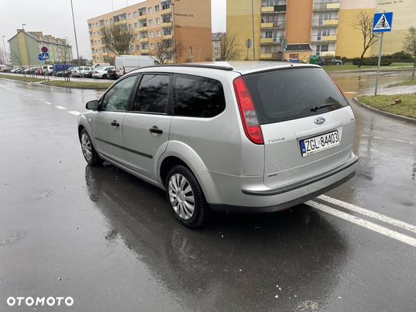 Ford Focus 1.6 TDCi Ambiente DPF - 5