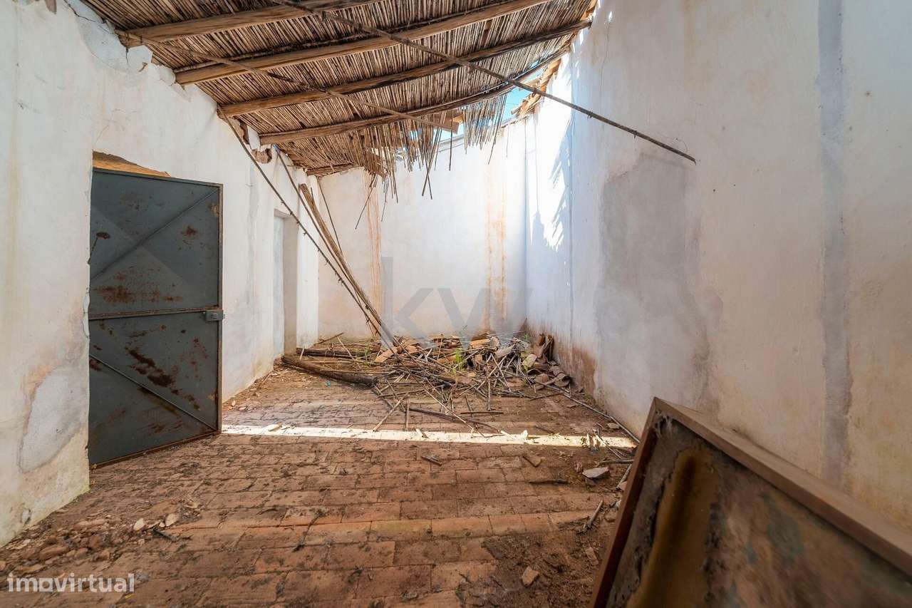 Moradia para recuperar com terreno de  25.000 m2 | Penedos Altos| Loul - Grande imagem: 3/57