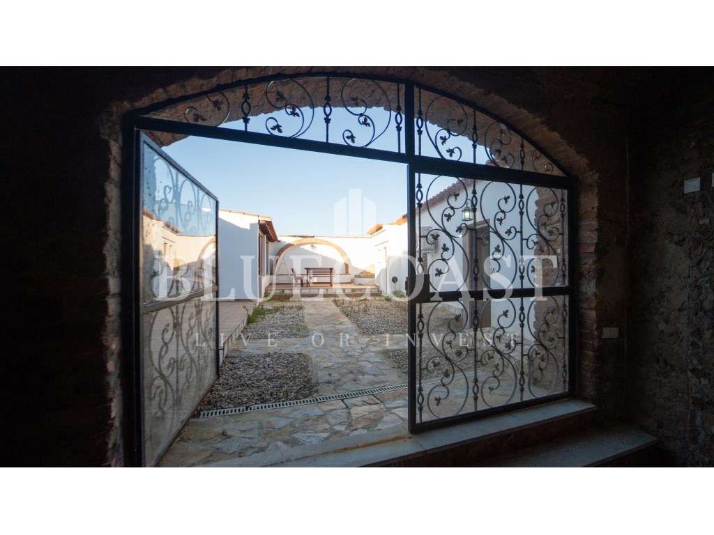 Moradia Rústica Alentejana com Anexo e Espaço Exterior-5