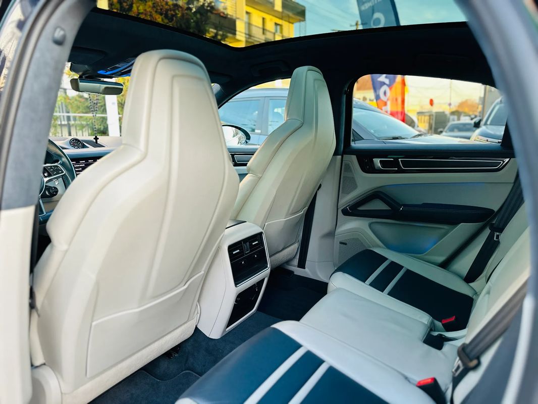 Porsche Cayenne Coupe GTS Tiptronic S - 37