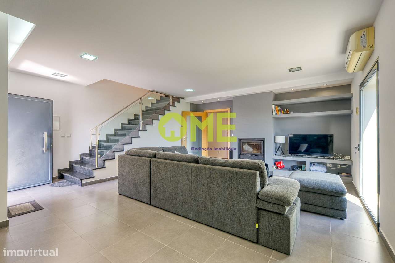 Moradia T4 com piscina e jardim em Ourém-10
