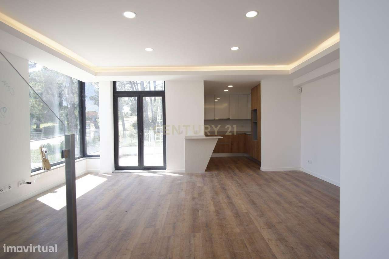 Moradia, 230 m², Charneca de Caparica e Sobreda - Grande imagem: 4/49