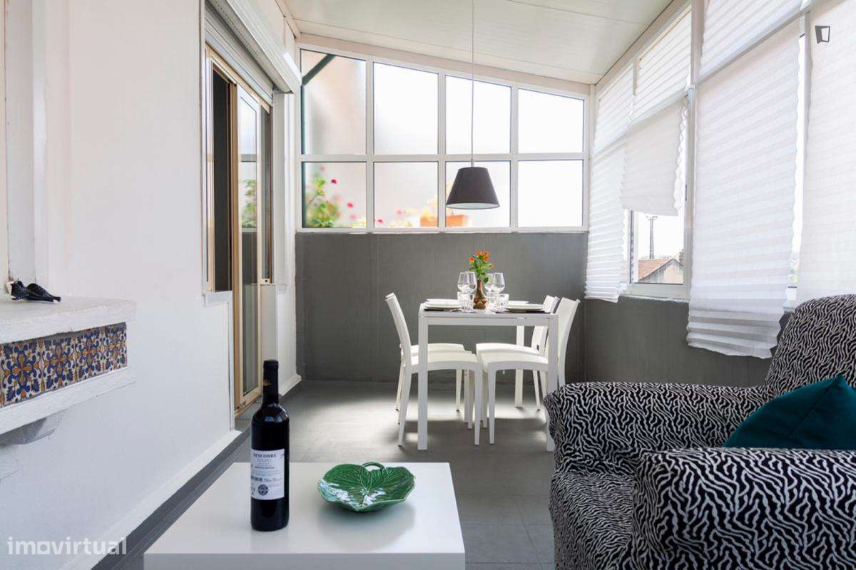 Apartamento com 1 quartos - localizado em Santa Marinha Porto - Grande imagem: 4/10