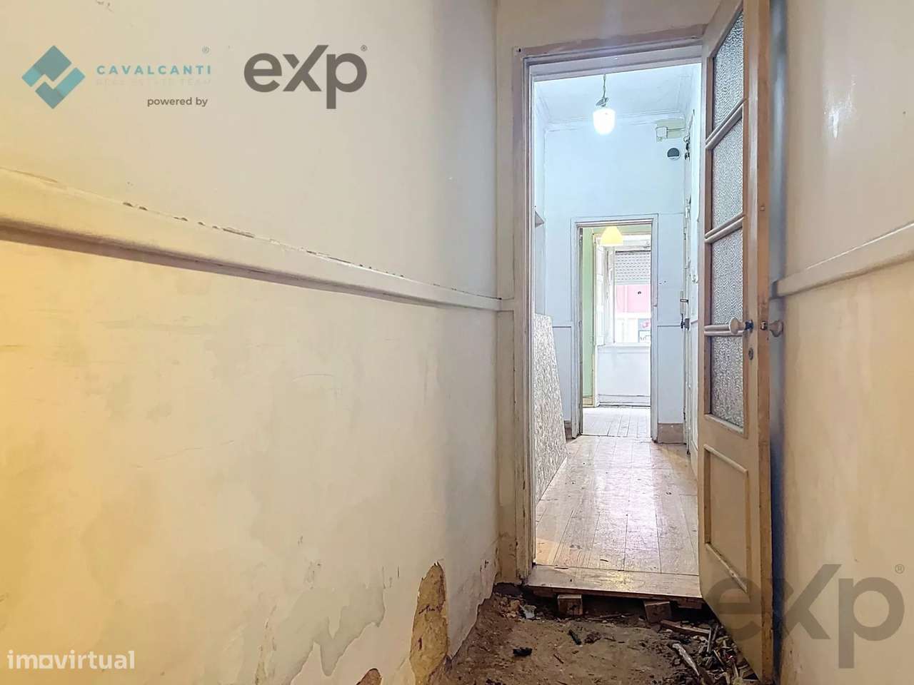 T3 com charme e logradouro Para Remodelar – Lisboa-18