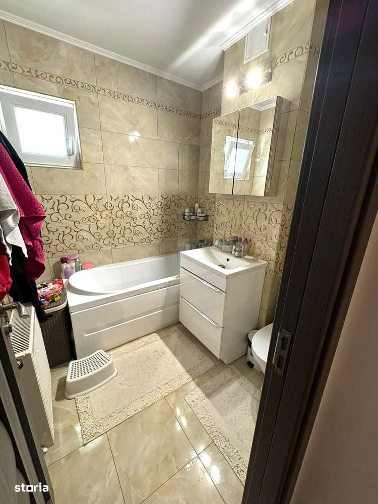 Apartament recent renovat, 3 camere dec, etaj 2 din 4, Piata Centrala - Imagine principală: 4/12