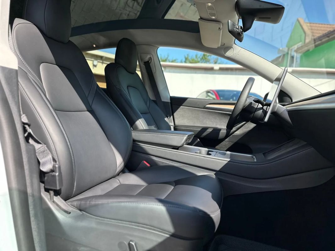 Tesla Model Y Long Range Dual Motor AWD - 21