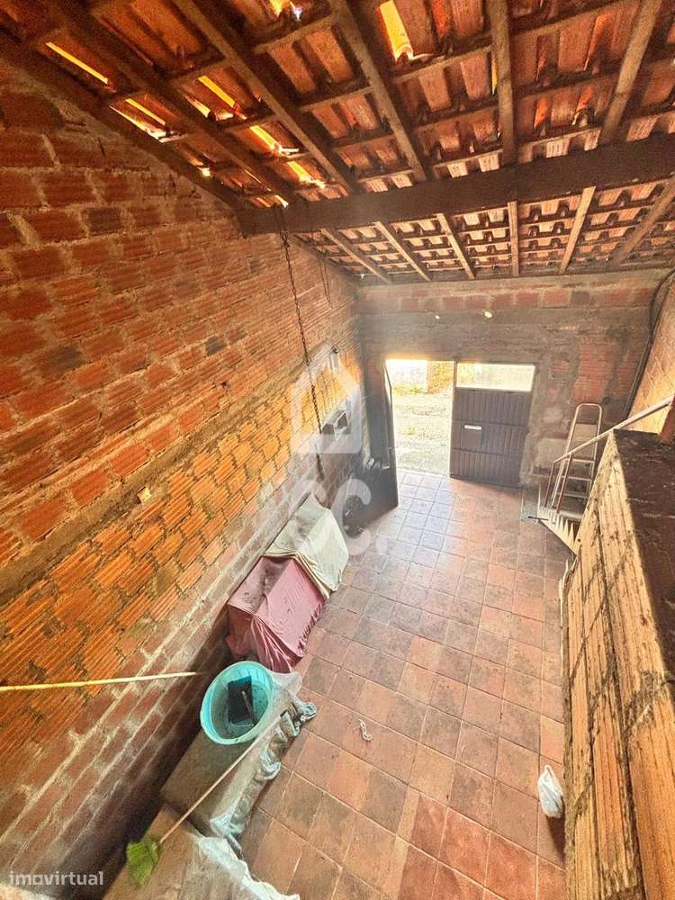 Venda global: Moradia térrea de quatro assoalhadas, e, terreno rústico-15