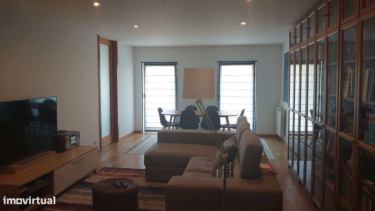 Vendo Apartamento T2 Semi-Novo Excelentes Áreas Centro Póvoa de Varzim-3