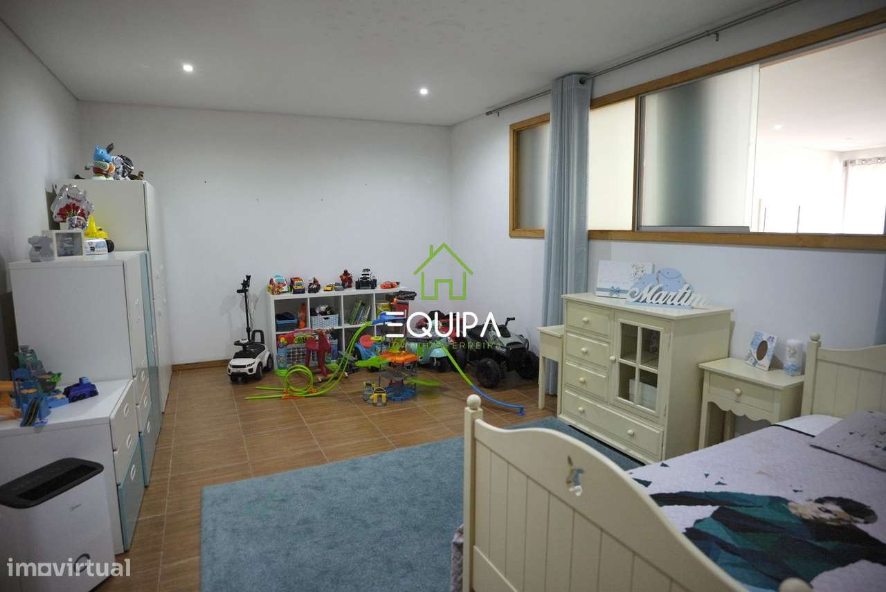 MORADIA ISOLADA T3+T2-32