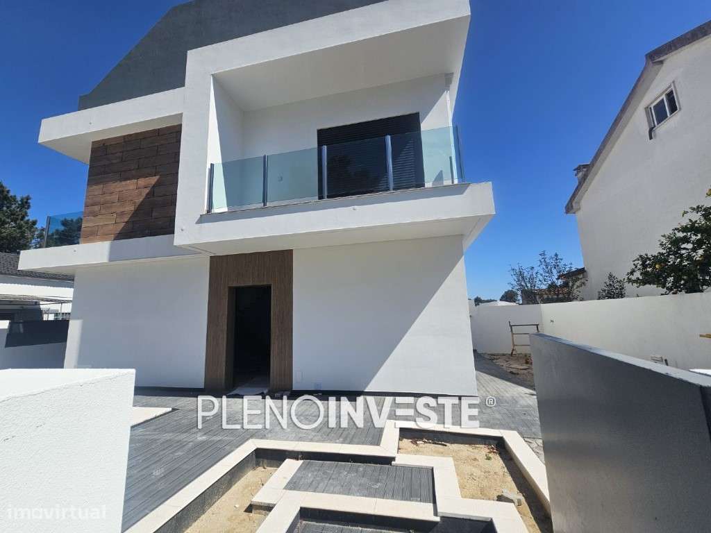Moradia V3 com piscina Nova construção em Pinhal de Frades-0