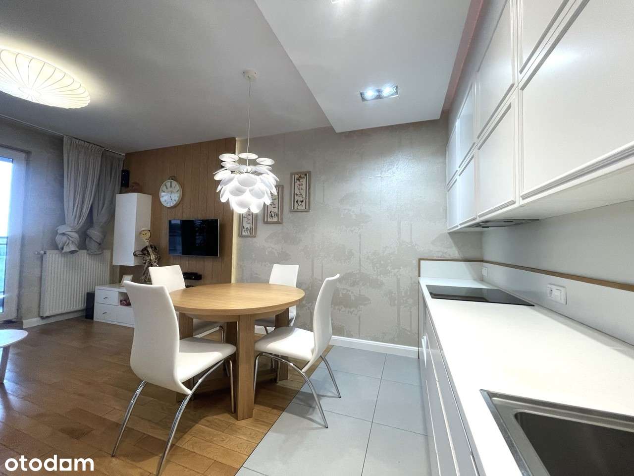 4 pokoje, 2 miejsca parkingowe-9