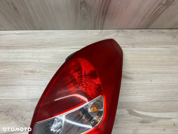 LAMPA TYLNA PRAWA HYUNDAI I20 - 2