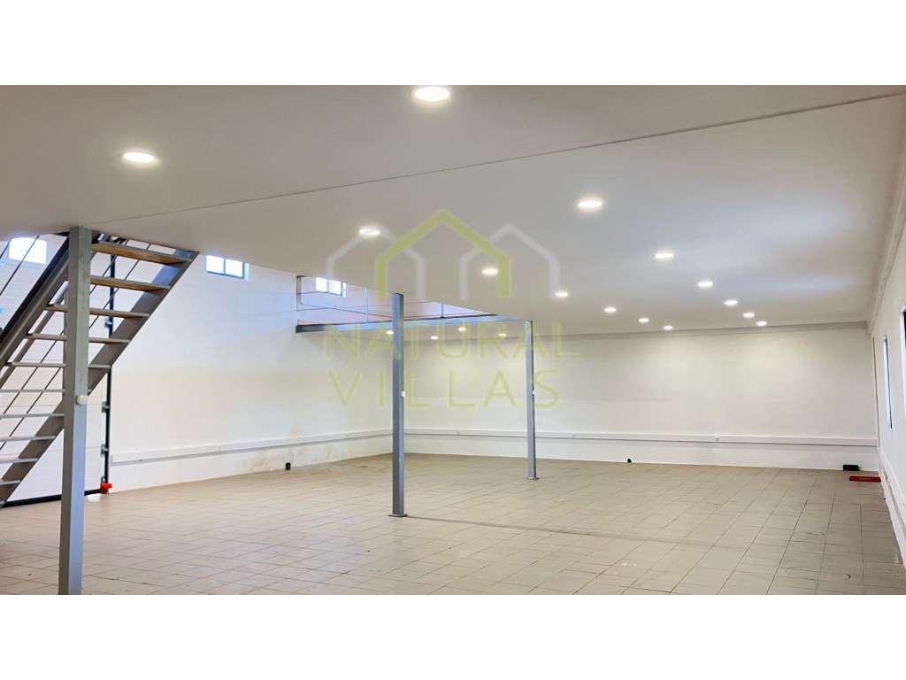 Armazém Renovado em Vale da Venda, Faro - Grande imagem: 3/8