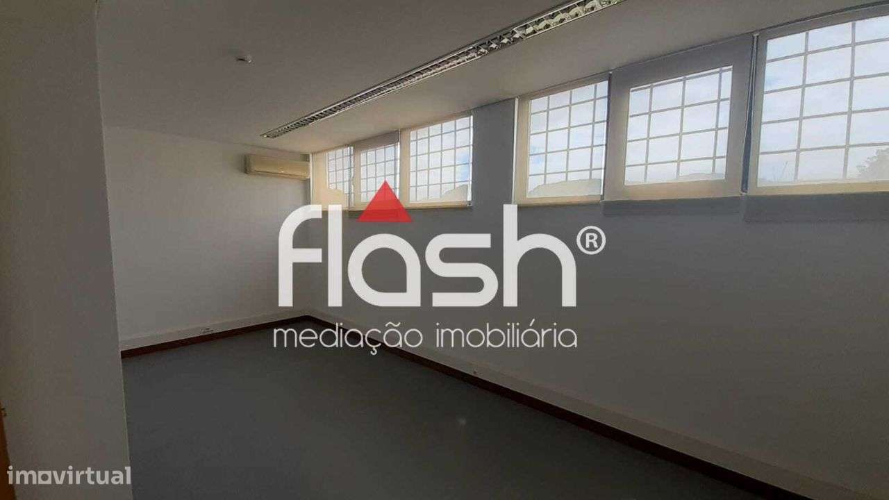 Venda de Espaço de loja/escritórios no Restelo-32