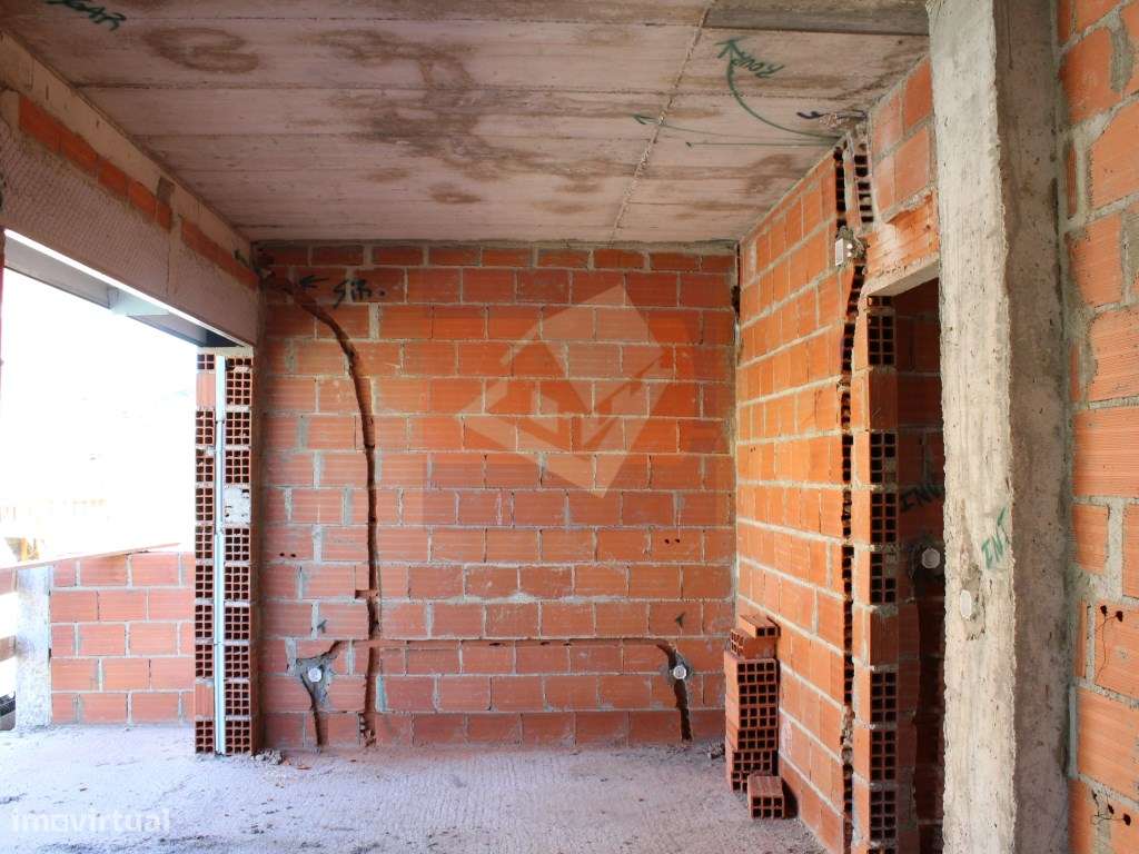 Moradia V3 em construção no Bairro do Girassol, Ramada-10