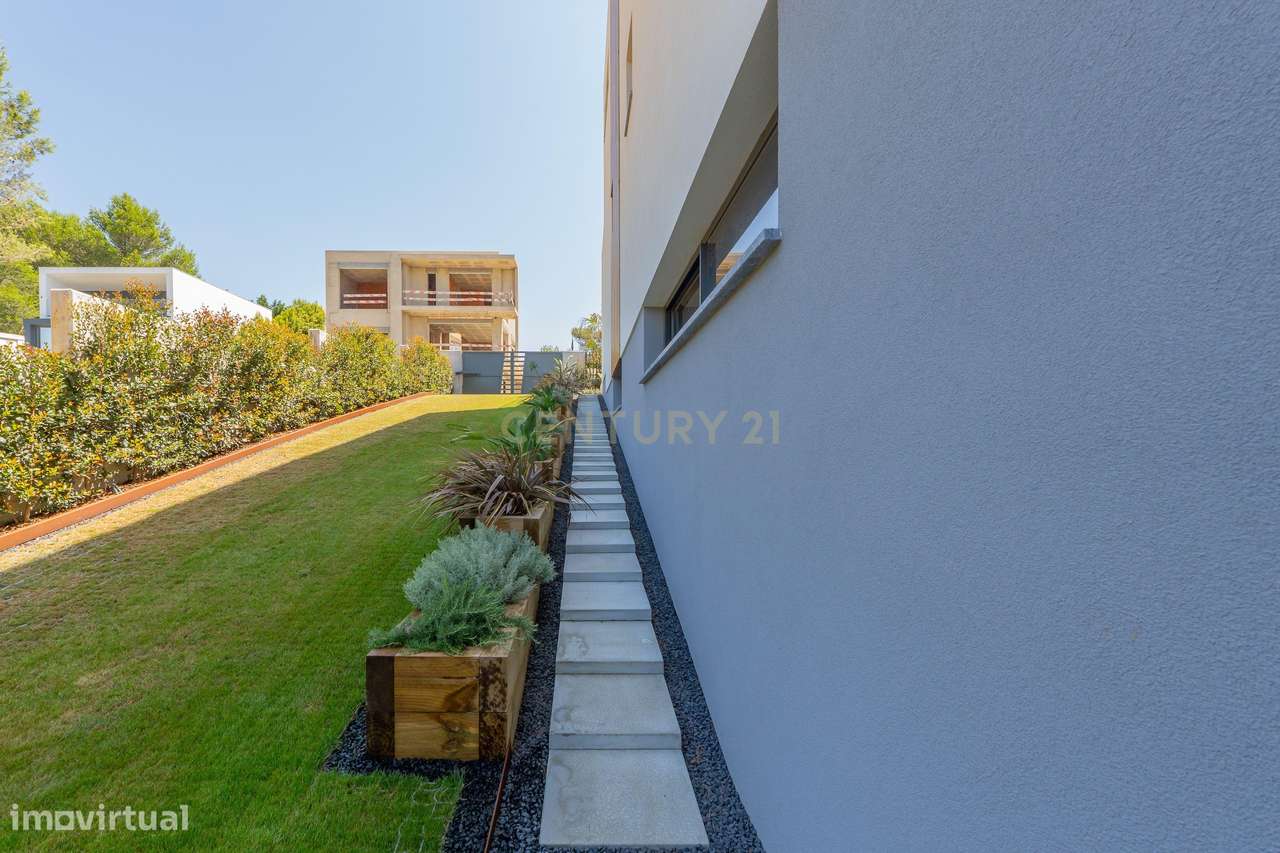 Moradia premium em Cascais onde o luxo e a natureza se encontram-40