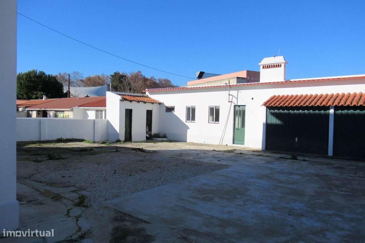 MORADIA V1, 2 GARAGENS E LOGRADOURO.-0