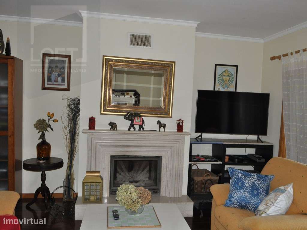 Moradia V4 em Candoso S.Santiago e Mascotelos-9