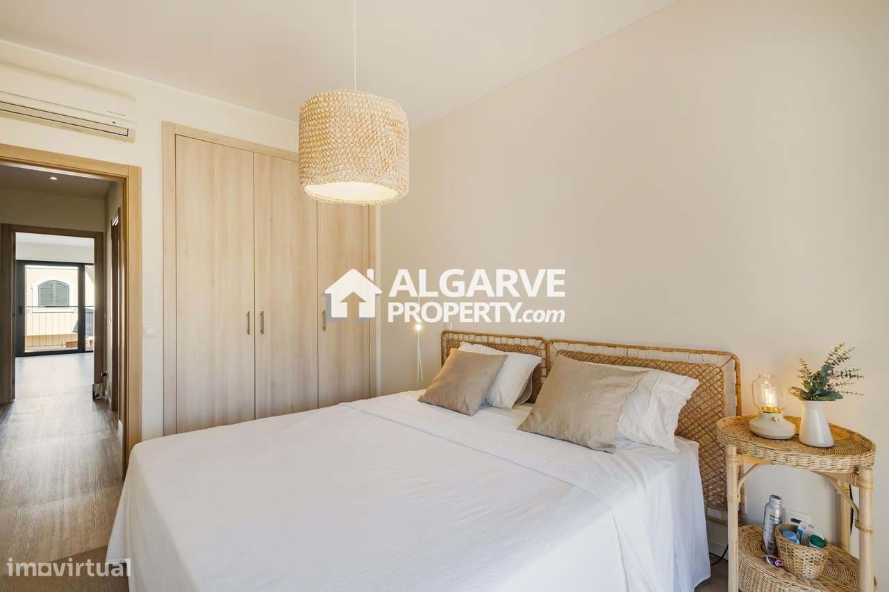 Moradia moderna V6 em condomínio com piscina. Perto de Vilamoura e pra - Grande imagem: 4/33