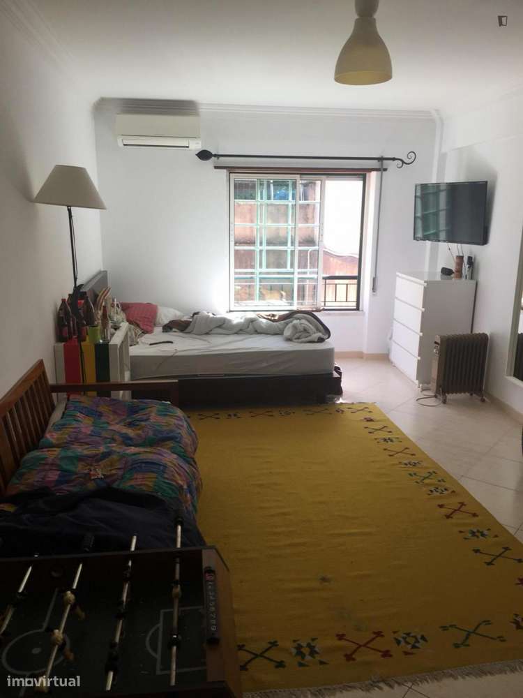 Quarto - localizado em Intendente Lisbon - Grande imagem: 3/10