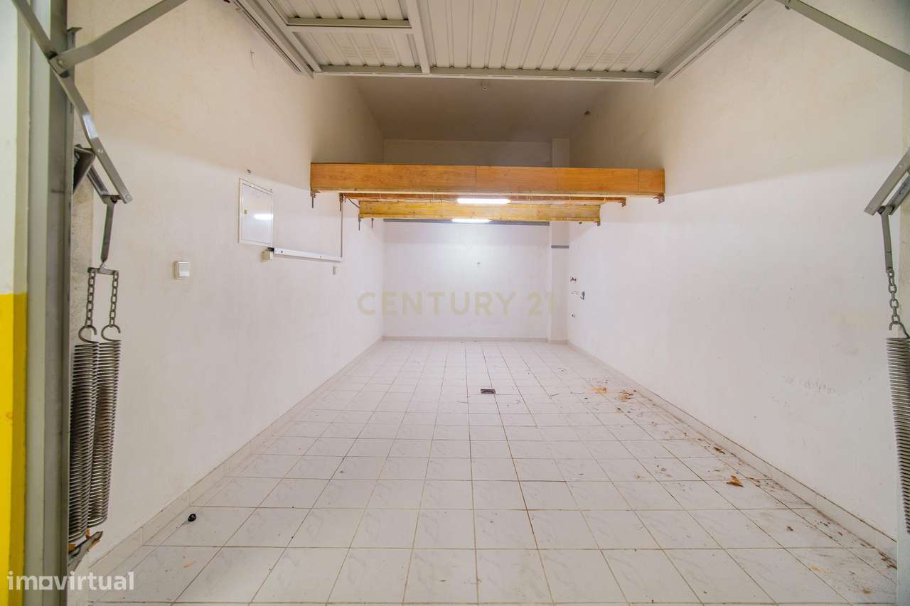 Apartamento T3 em Alcochete com garagem e arrecadação - Oportunidade Ú-29