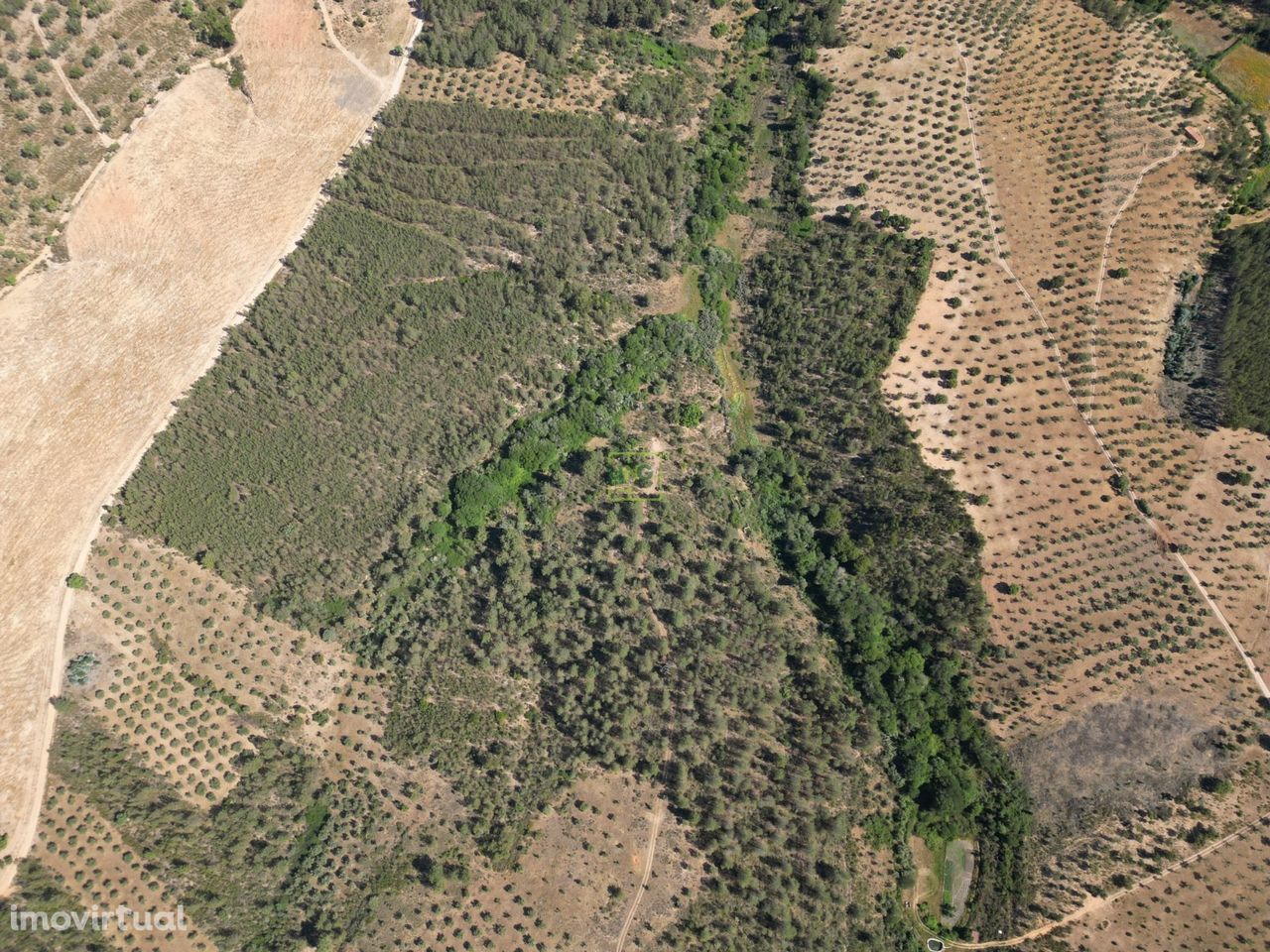 Quinta com 9.18 HA, 1 construção rural, 1 poço