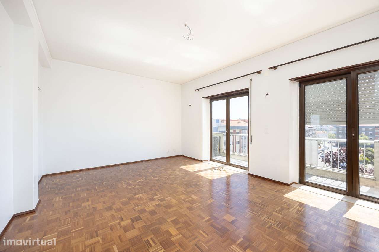 Apartamento T5 | Último Piso | Capuchos, Leiria-1