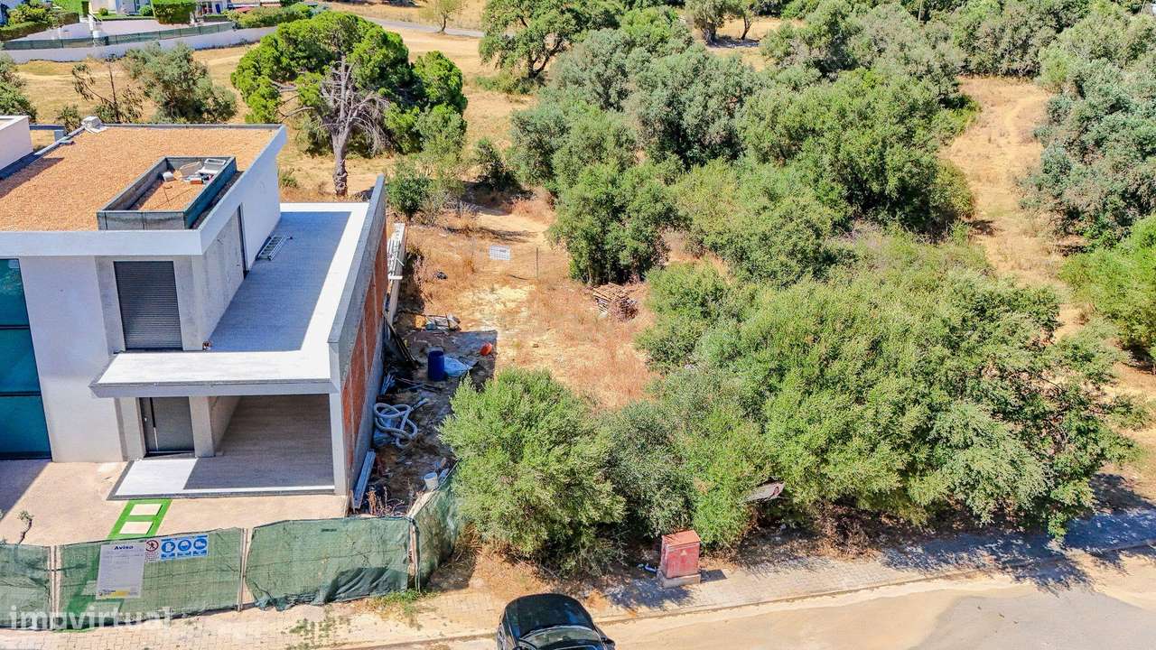 Lote de Terreno Urbano para Construção de Moradia T2 C/ Cave, localiza - Grande imagem: 5/10