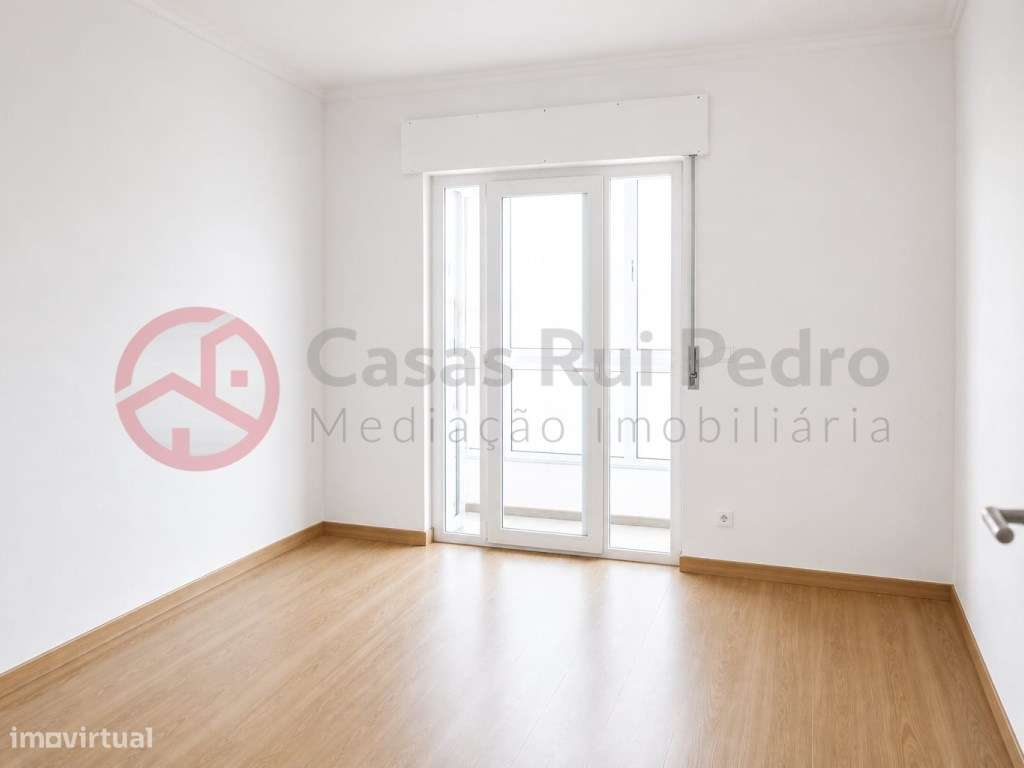Apartamento T3 com excelentes áreas, Paivas-8