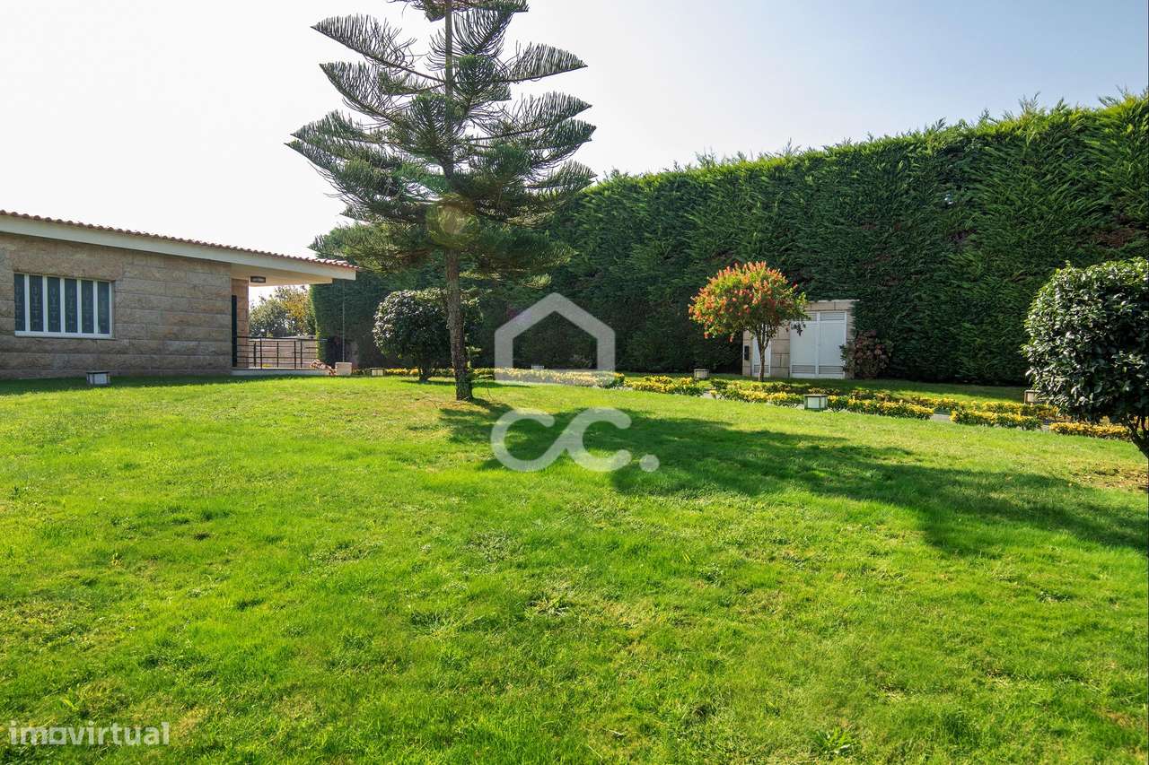 Moradia T6 com piscina e vistas-44