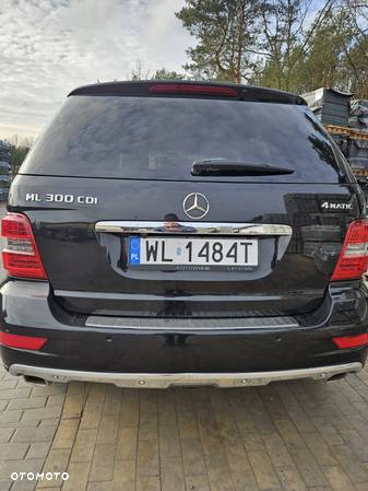 Mercedes-Benz ML 300 CDI BlueEff 4-Matic - 4