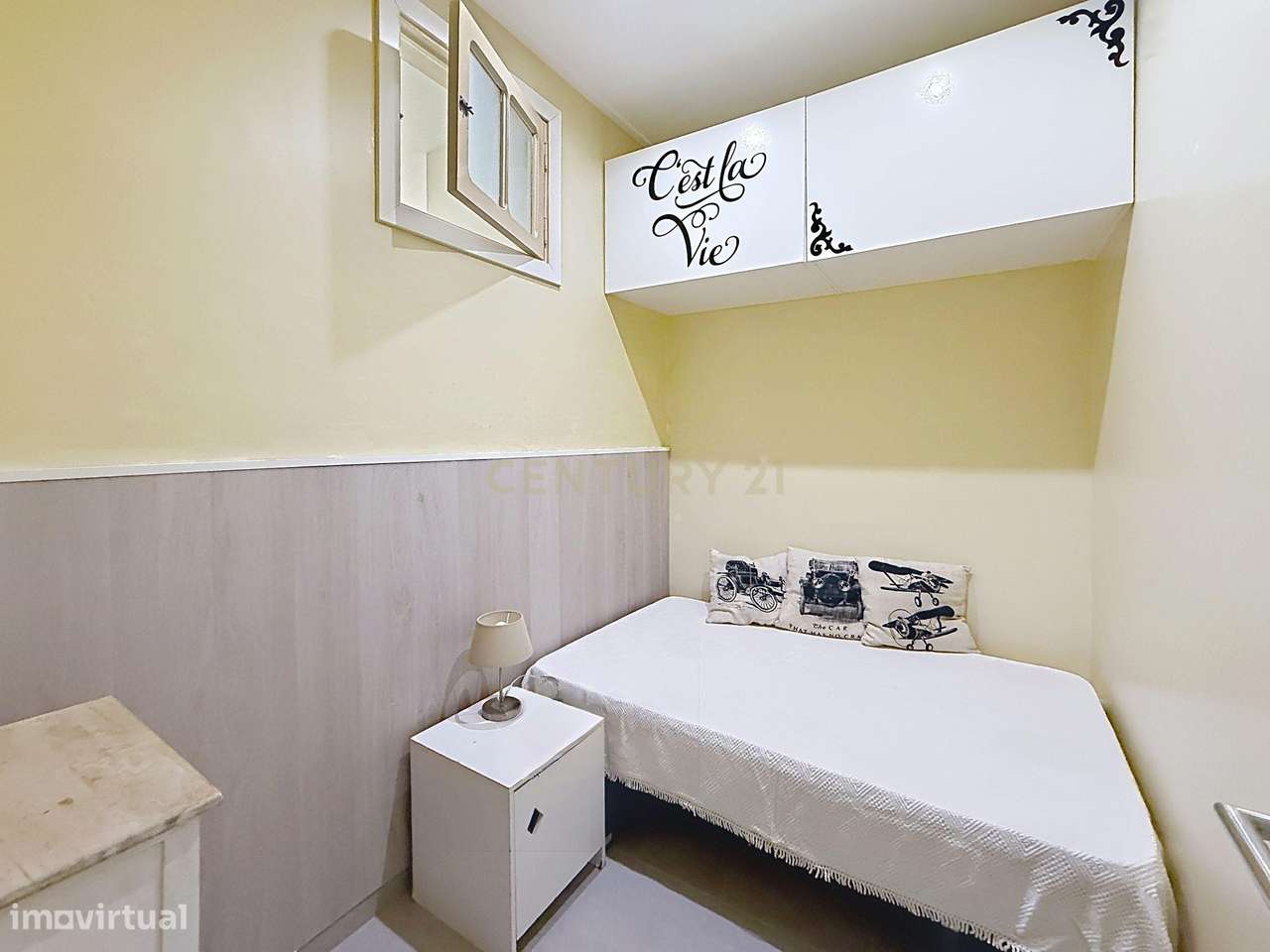 Apartamento T1 no Centro Histórico da Nazaré, a 150 Metros da Praia-13