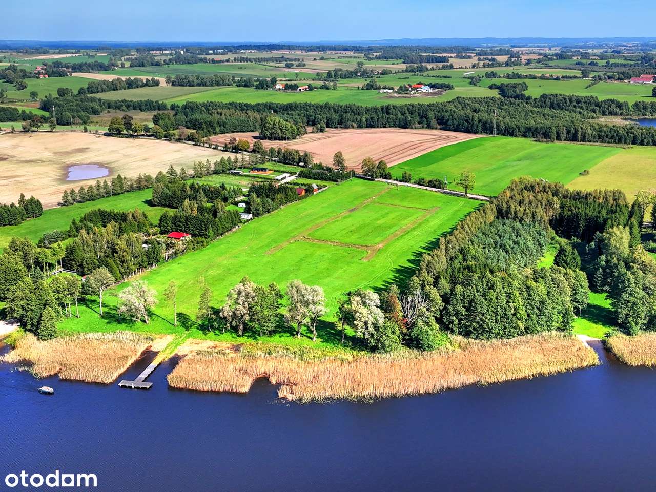 Działka budowlana z linią brzegową na szlaku WJM-14