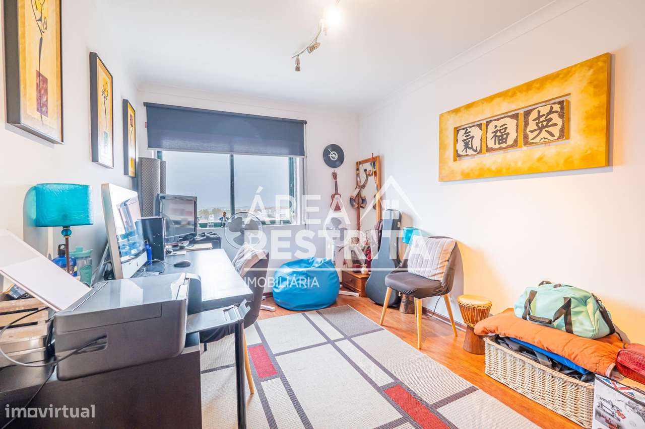 Apartamento T3 com parqueamento e elevador nos Fidalguinhos, Barreiro-29