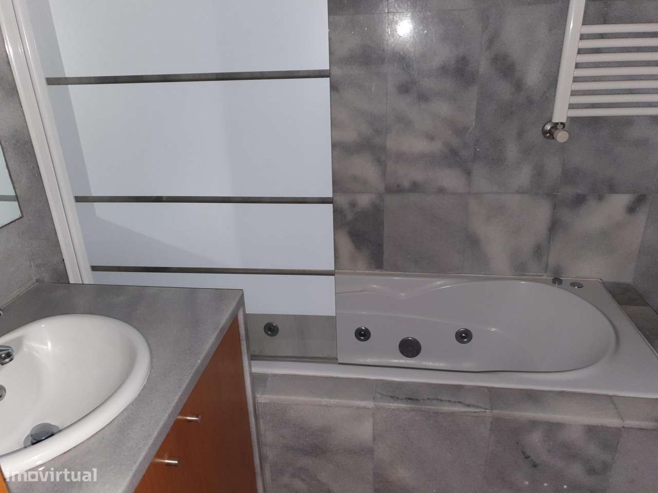 Apartamento T3 em Oliveira do Douro | Arrumo + Parqueamento-12