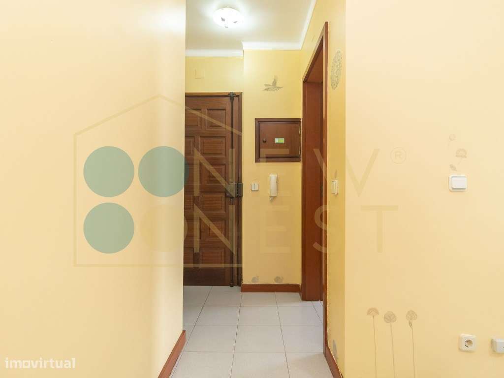 Apartamento T2 em Vila Maria - Semi-Renovado e Mobilado-30