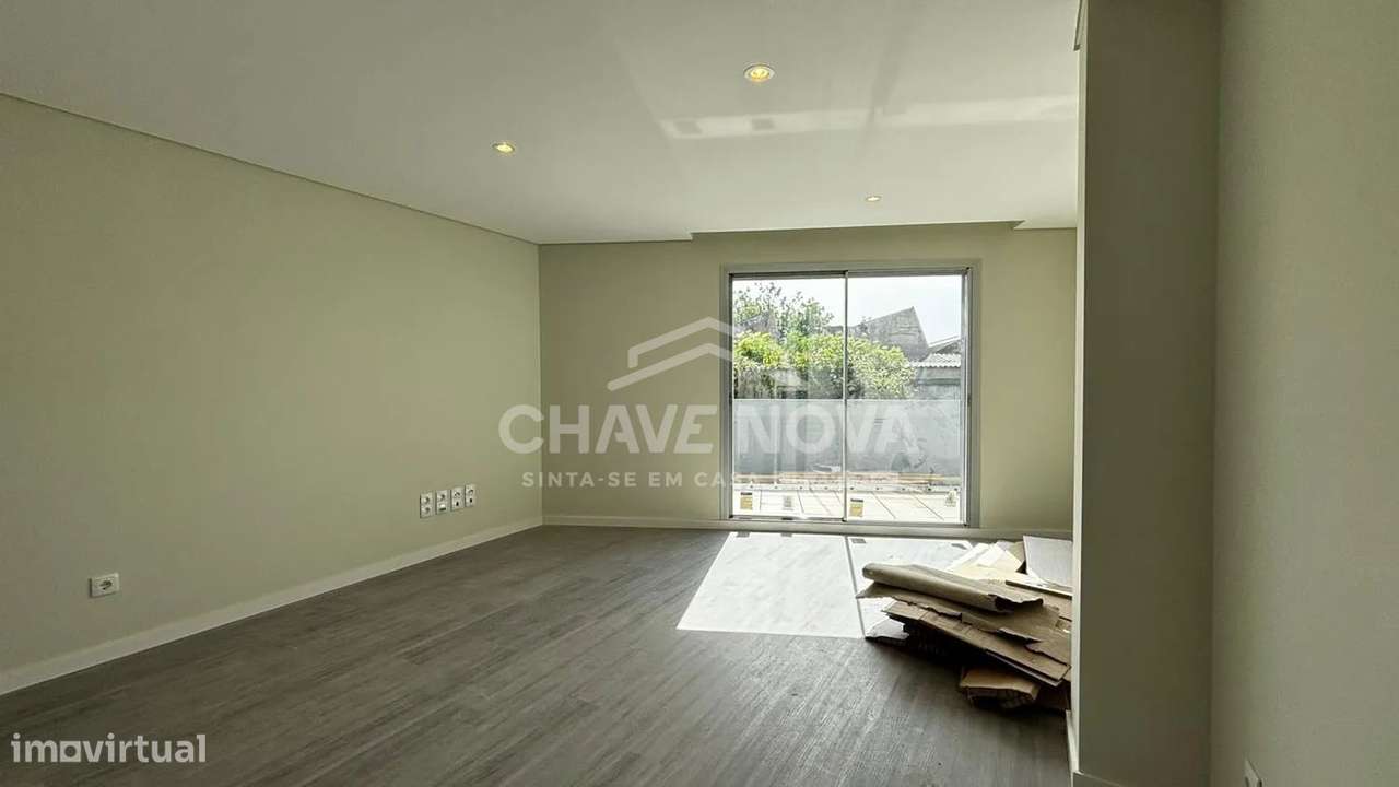 T0 Novo c/ Terraço na Senhora da Hora-3