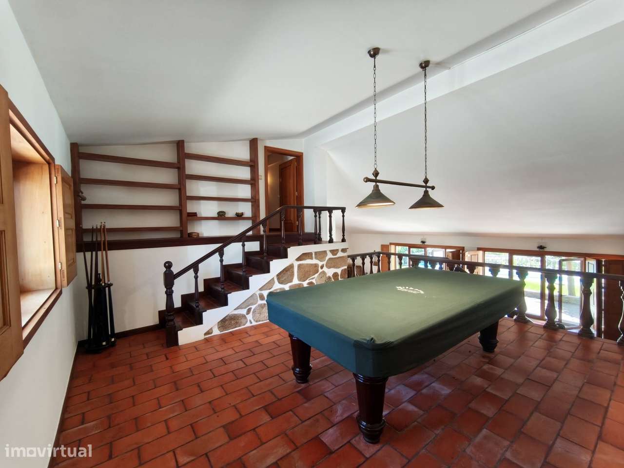 Moradia T4 com piscina e jardins-6